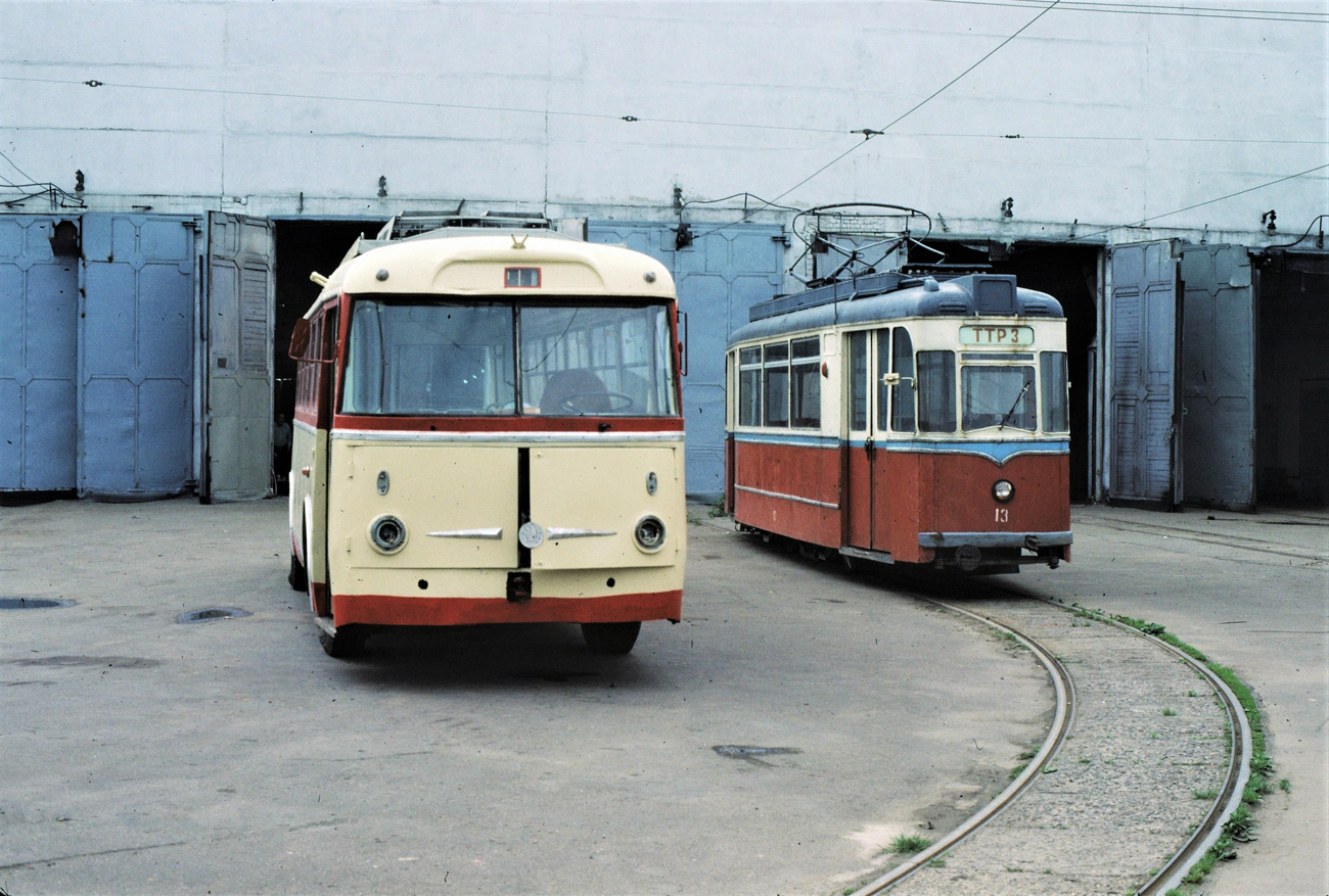 Львов, Gotha T59E № 13; Львов — Неопознанные троллейбусы: Skoda 9Tr