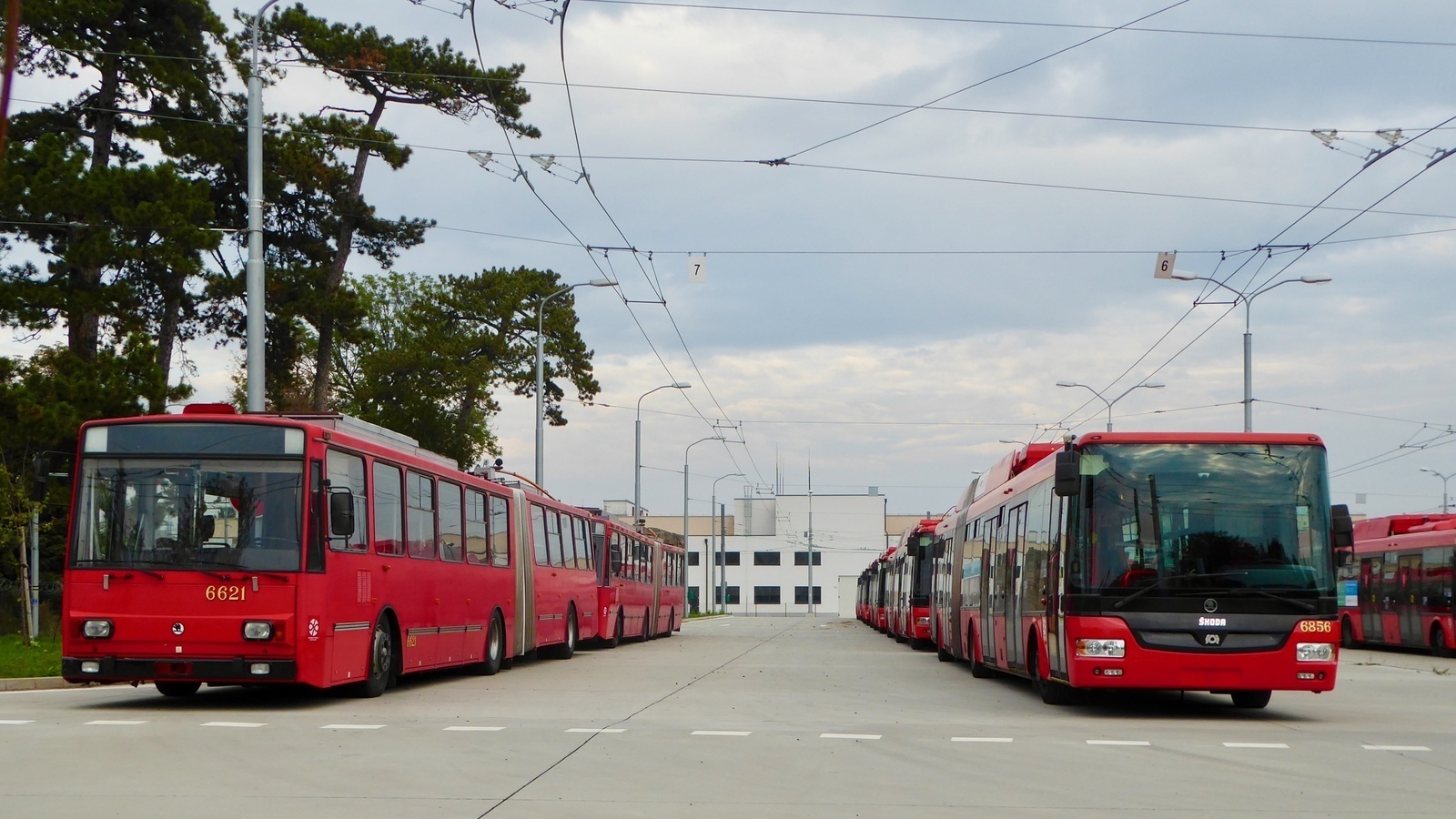 Братислава, Škoda 15Tr13/6M № 6621; Братислава, Škoda 31Tr SOR № 6856; Братислава — Депо