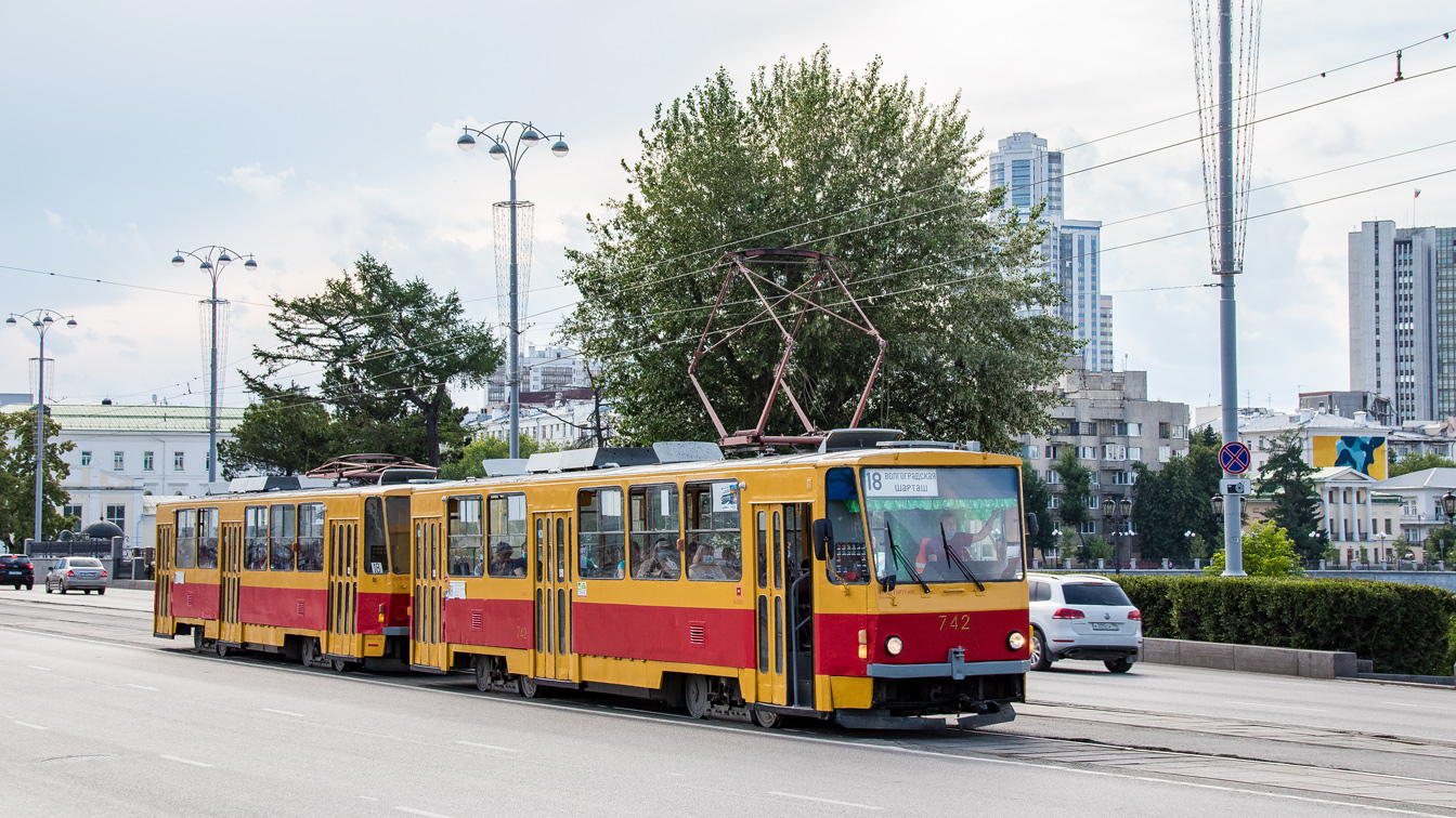 Екатеринбург, Tatra T6B5SU № 742