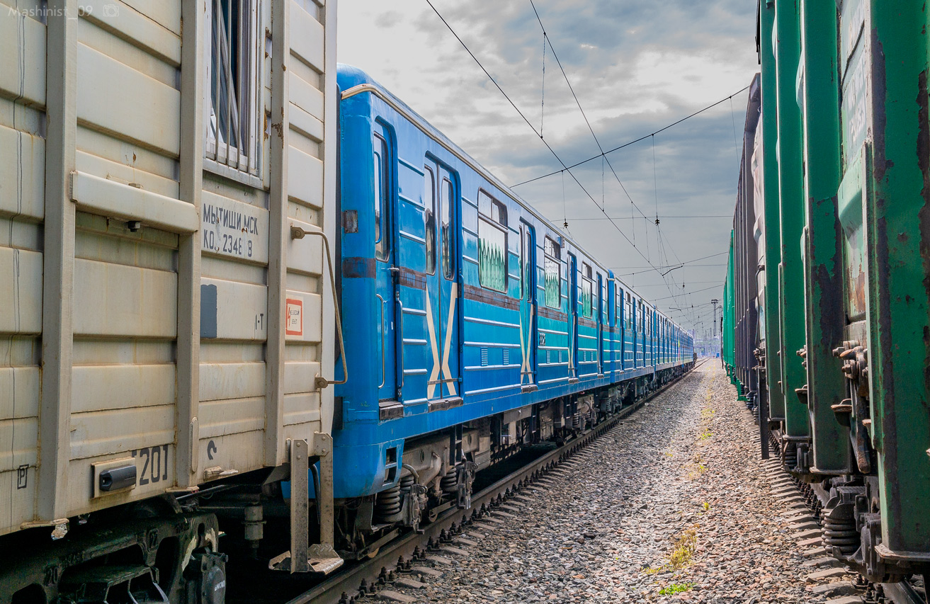 Самара, 81-717 (ЛВЗ) № 8826; Самара — Транспортировка вагонов метро по ж/д