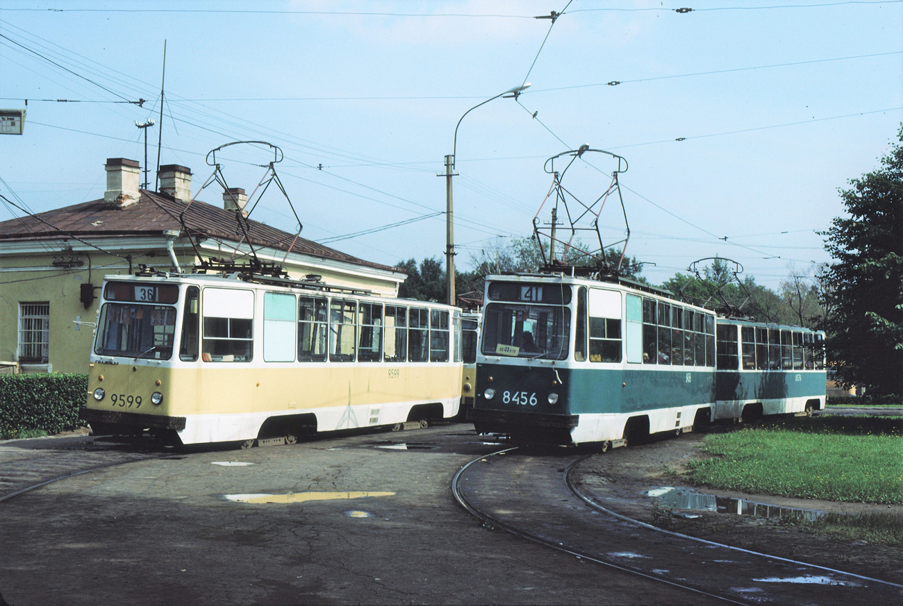Sankt Peterburgas, LM-68M nr. 9599; Sankt Peterburgas, LM-68M nr. 8456