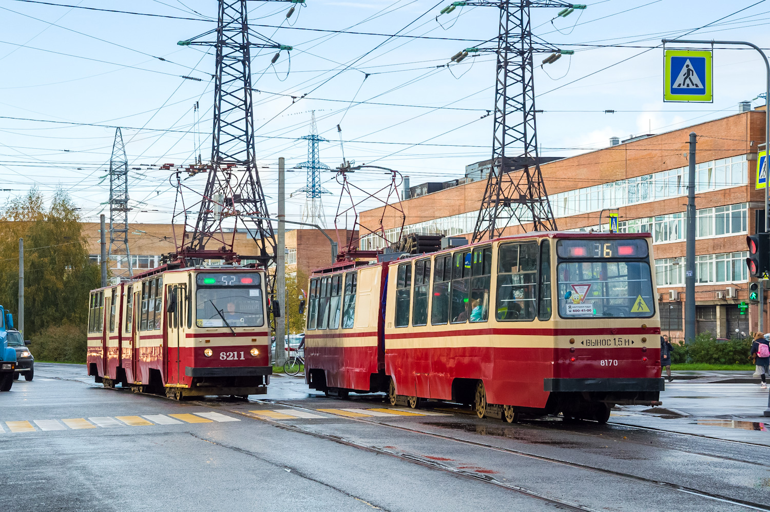 Санкт-Петербург, ЛВС-86К № 8211; Санкт-Петербург, ЛВС-86К № 8170