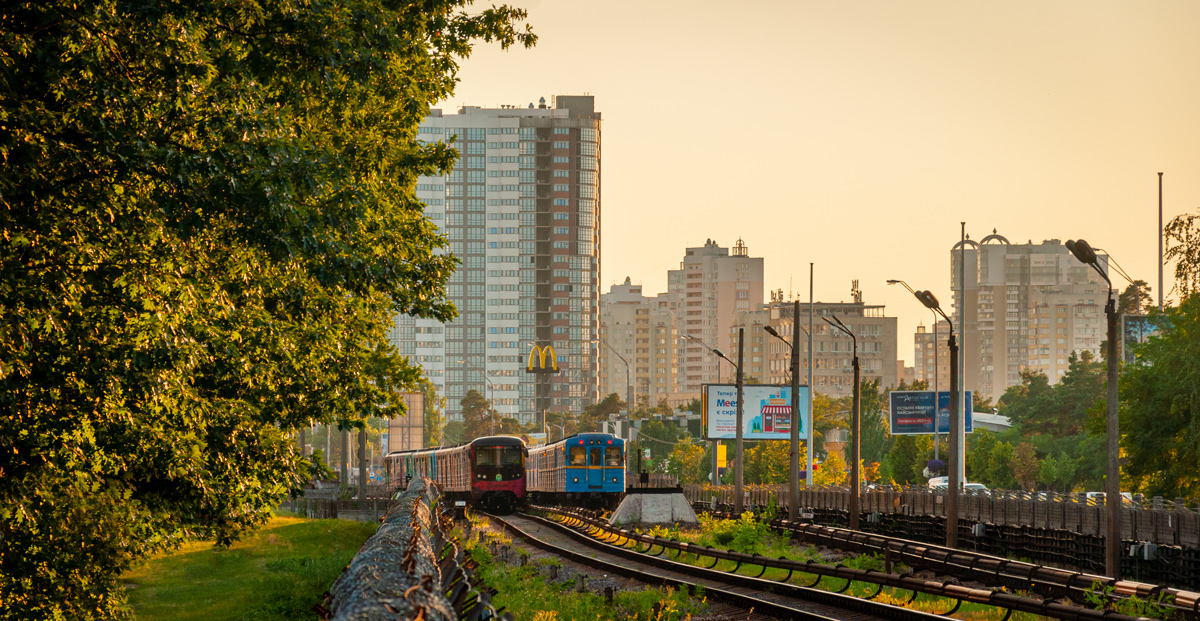 Киев — Метрополитен — Святошинско-Броварская линия