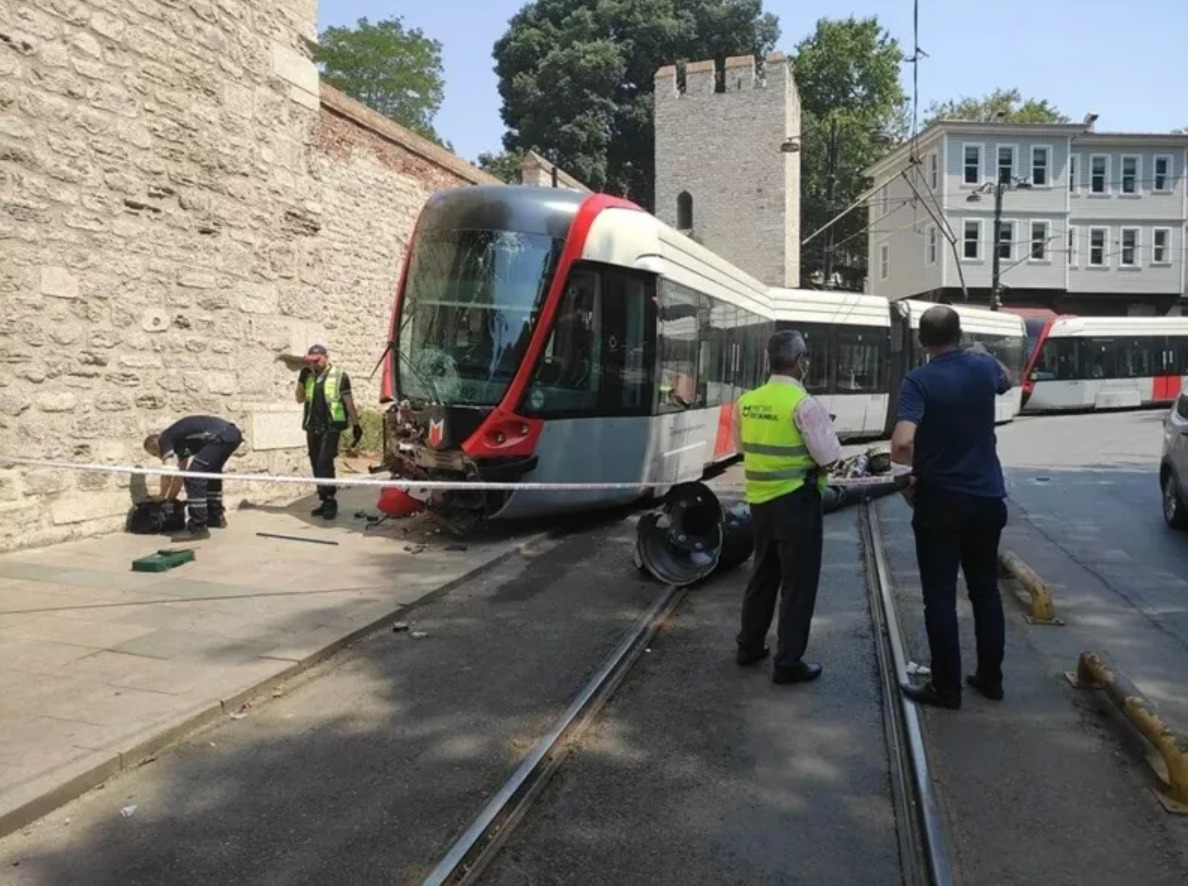Istanbul, Alstom Citadis 304 № 821; Istanbul — Accidents