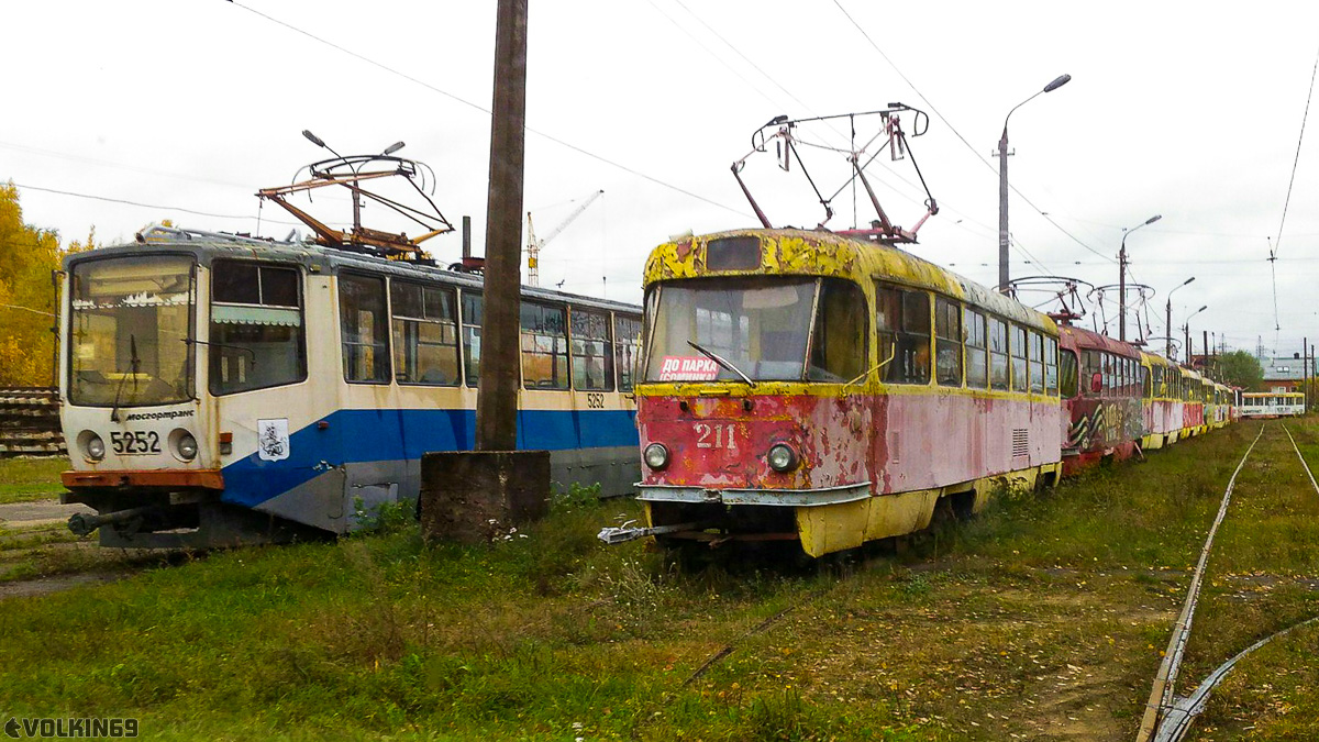 Тверь, 71-608КМ № (5252); Тверь, Tatra T3SU № 211; Тверь — Трамвайное депо № 2