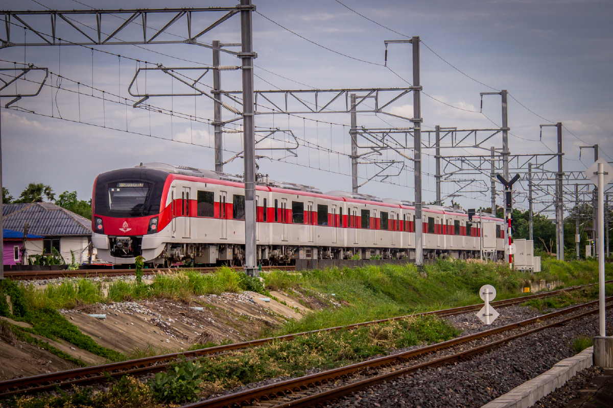 Бангкок — Основная линия СРТ (รถไฟฟ้าชานเมือง สายสีแดงอ่อน, รถไฟฟ้าชานเมือง สายสีแดงเข้ม)