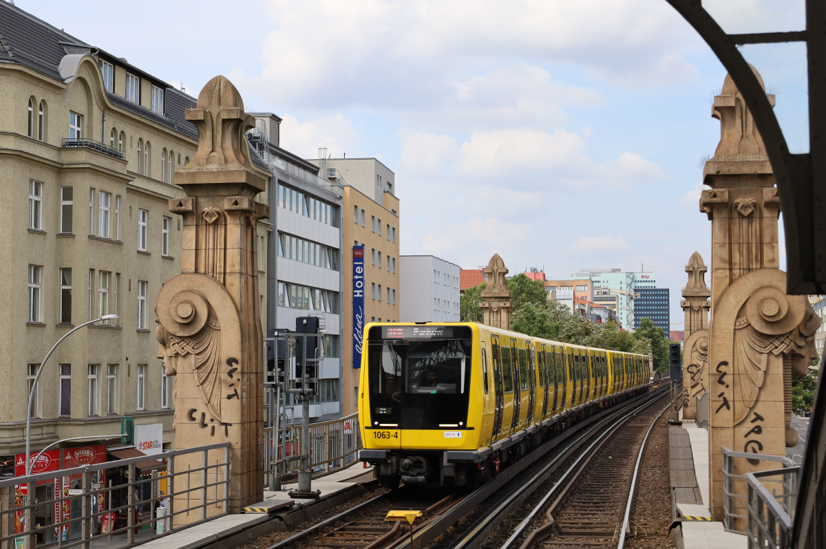 Берлин, BVG IK  18 № 1063