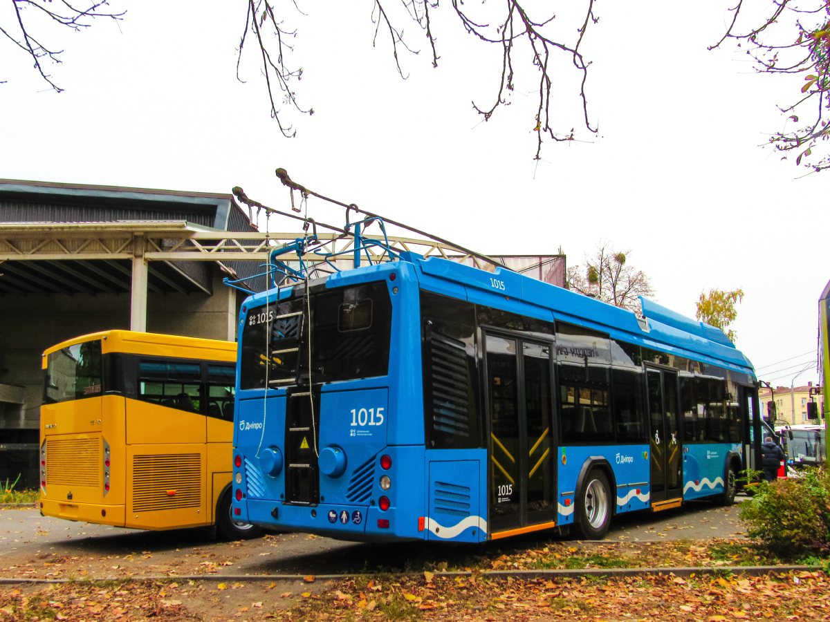 Днепр, АКСМ 32100D (БКМ-Україна) № 1015; Киев — Презентации новой техники