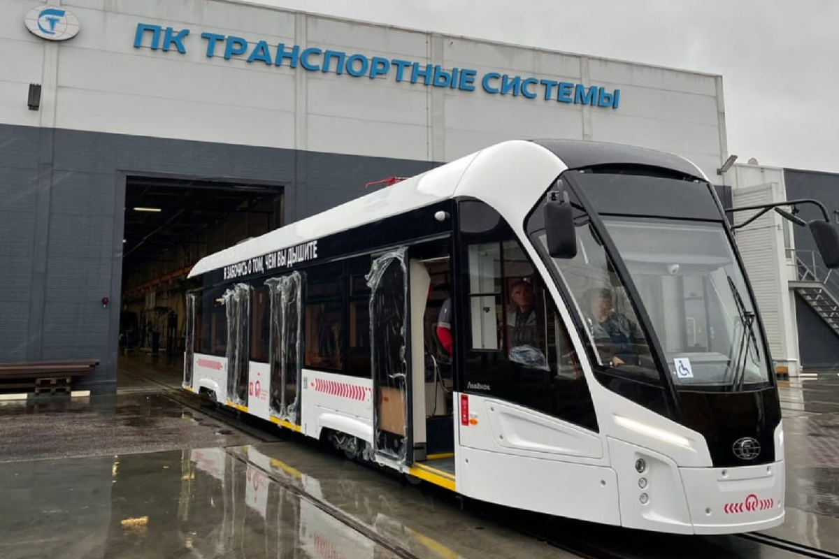 Krasznojarszk — New tram; Szentpétervár — New Tramcars