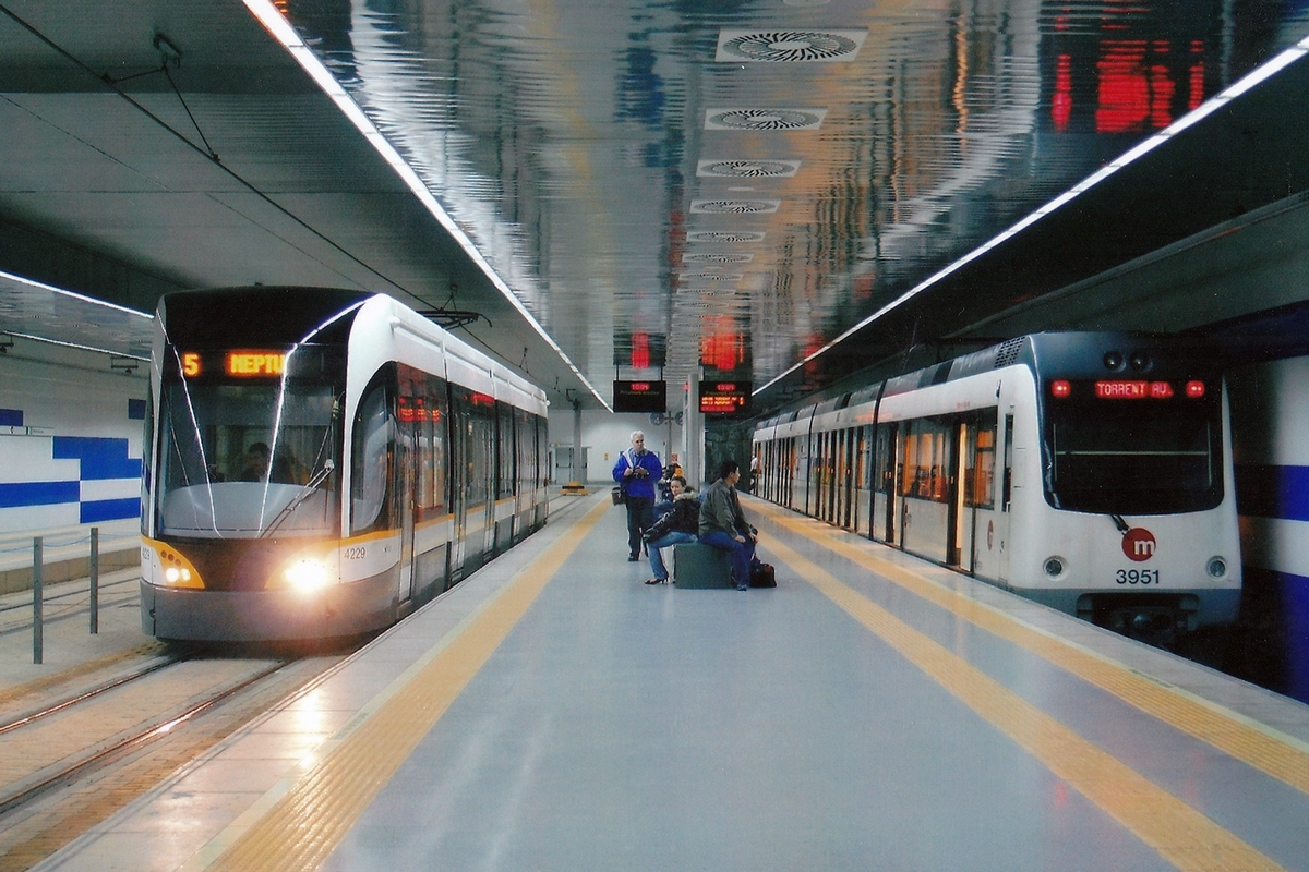 Valencia, Bombardier Flexity Outlook Nr. 4229; Valencia, FGV Serie 3900 Nr. 3951