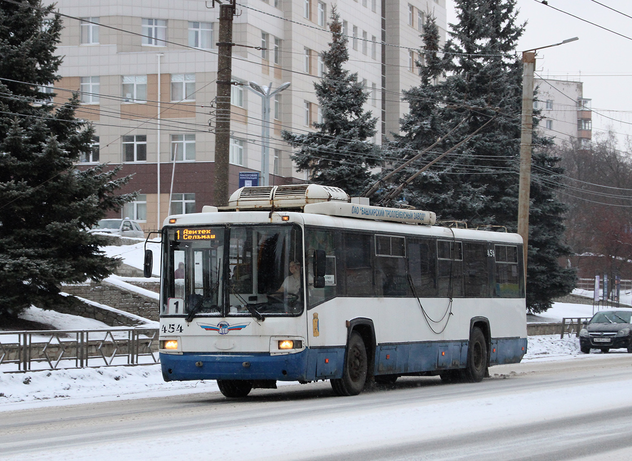 Kirov, BTZ-52767R č. 454