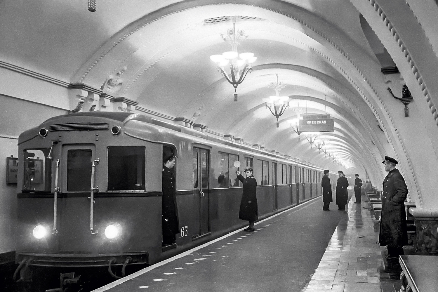 Первые станции метро москвы