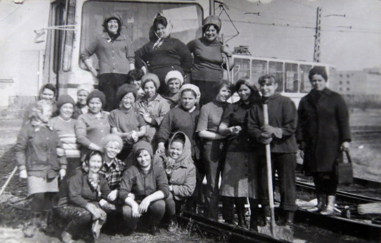 Работники электротранспорта; Темиртау — Старые фотографии