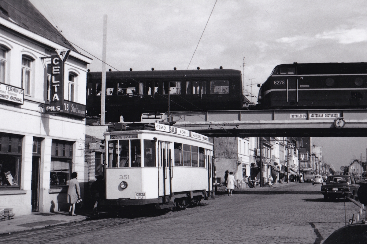 Гент, Трёхосный моторный вагон № 351; Гент — The old railway crossing in Gentbrugge; Гент — Старые фотографии (ETG/MIVG)