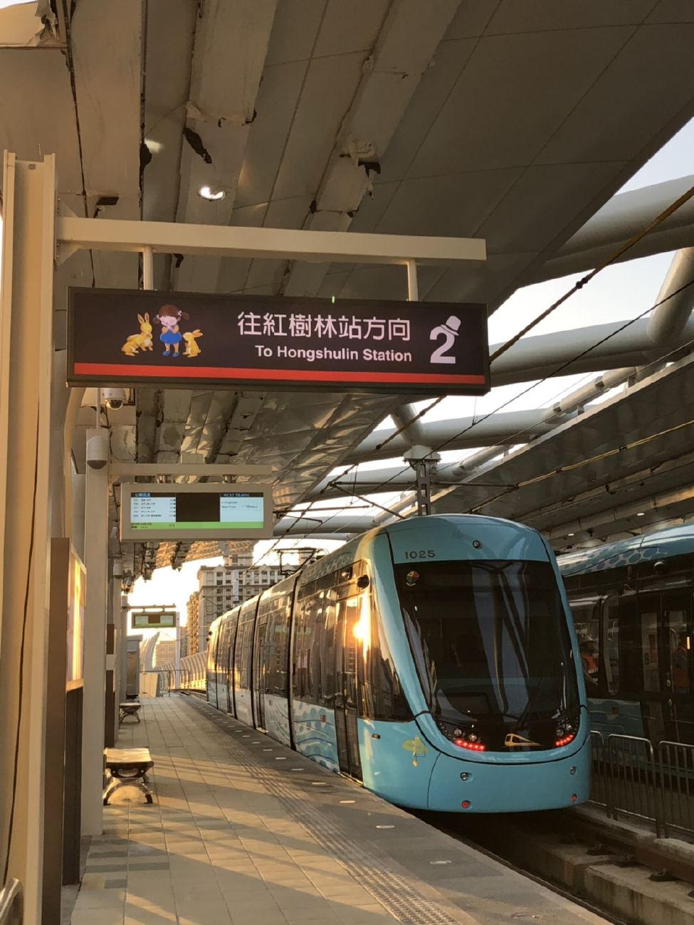 Taipei, Xingwuzhe 行武者号 č. 102; Taipei — Tram lines: V — Danhai light rail（淡海輕軌）