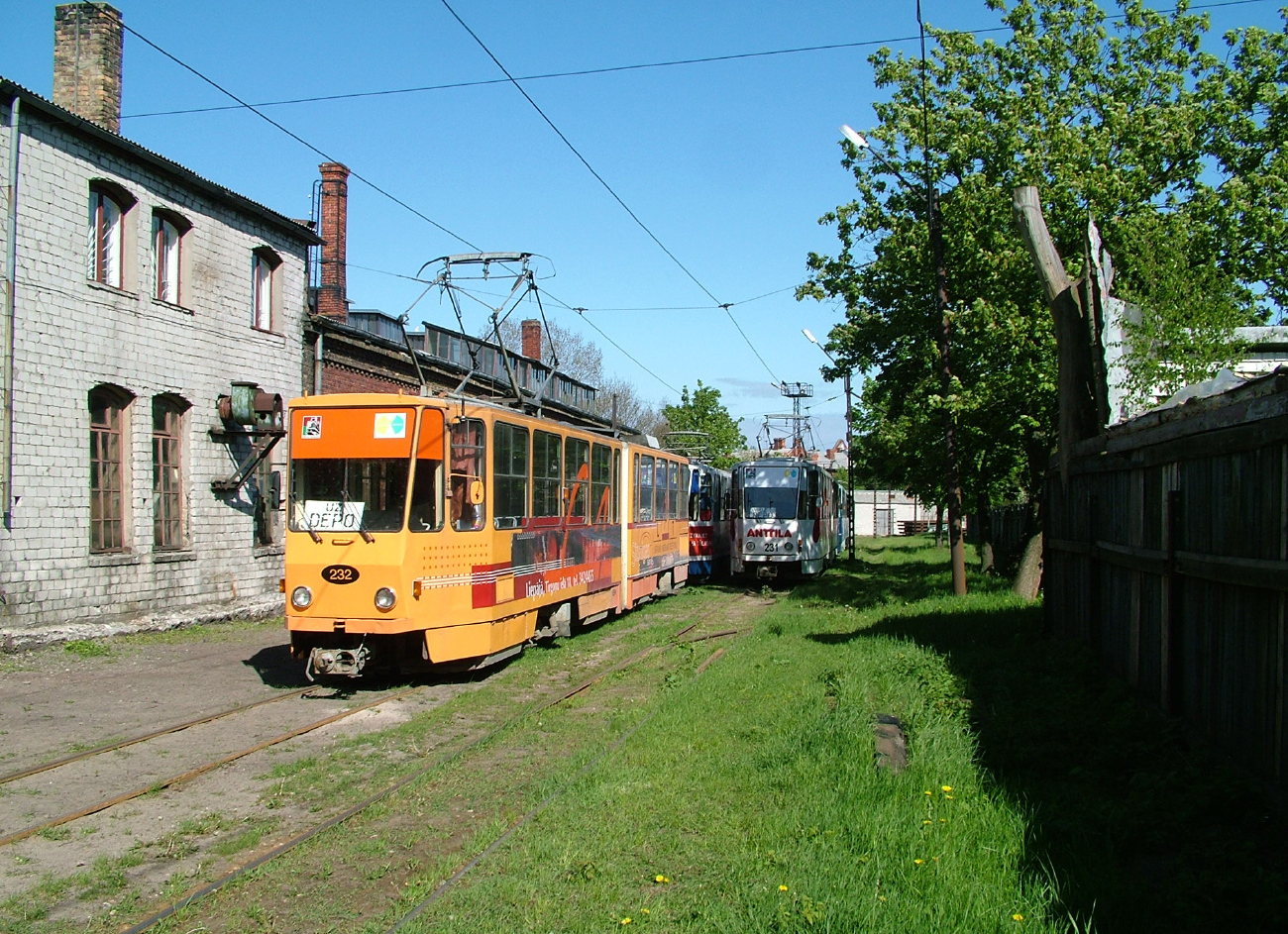 Liepaja, Tatra KT4SU č. 232; Liepaja, Tatra KT4SU č. 231; Liepaja — Tramway Depot