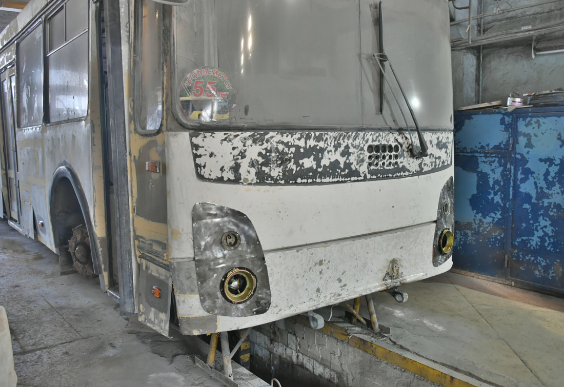 Владивосток, ЗиУ-682Г-016.02 № 250; Владивосток — Текущие ремонты и основные узлы троллейбусов