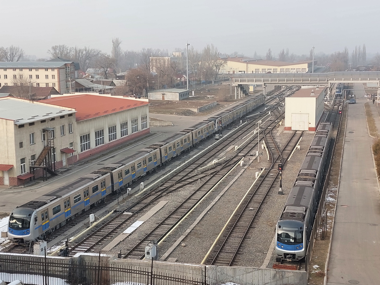 Алматы — Метрополитен — Подвижной состав Hyundai Rotem — Неопознанные вагоны; Алматы — Метрополитен — ТЧ-1 Райымбек