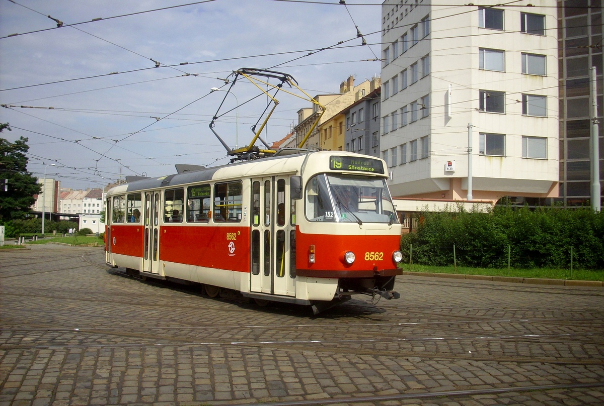 Прага, Tatra T3R.P № 8562