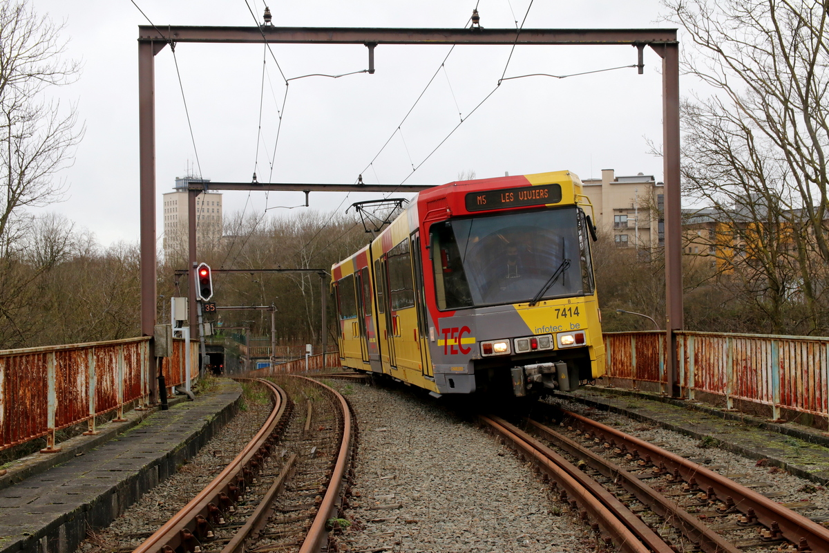 Шарлеруа — Excursion with the renovated 7409 and the original 7414 to and along the unused metro (20/02/2022); Шарлеруа — Станции и инфраструктура (неиспользуемые)