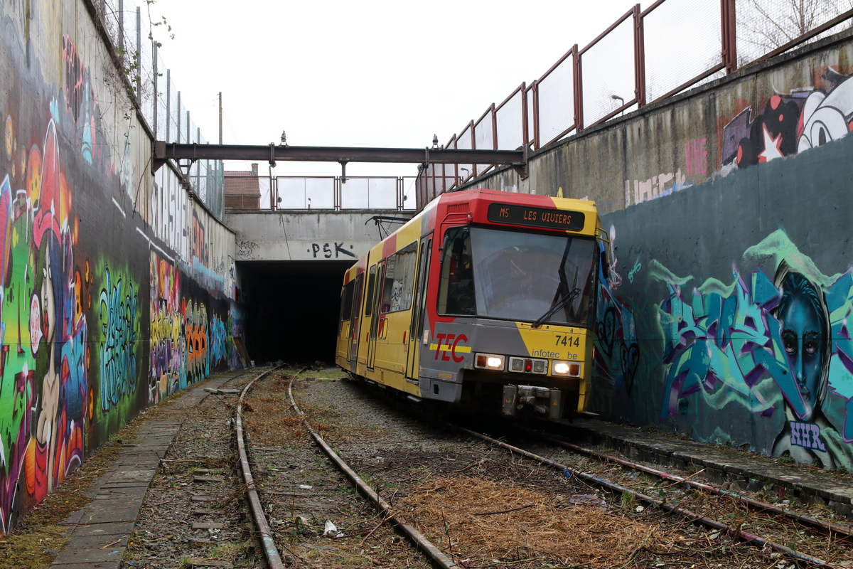 Шарлеруа — Excursion with the renovated 7409 and the original 7414 to and along the unused metro (20/02/2022); Шарлеруа — Станции и инфраструктура (неиспользуемые)