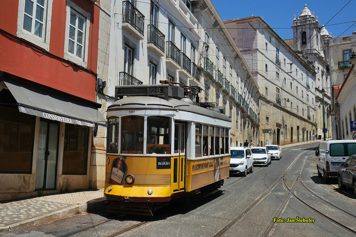Lissabon, Carris 2-axle motorcar (Remodelado) # 581