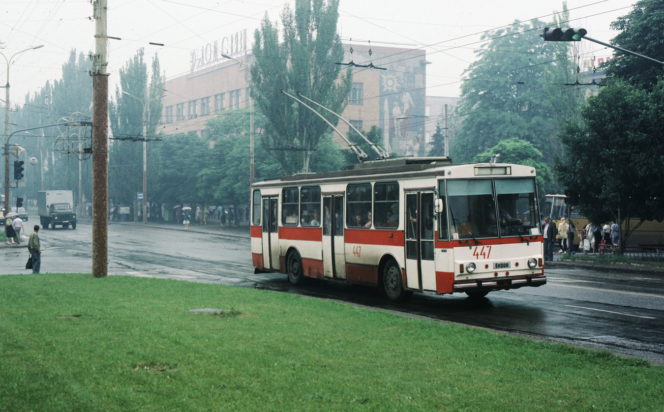 Мариуполь, Škoda 14Tr02/6 № 447