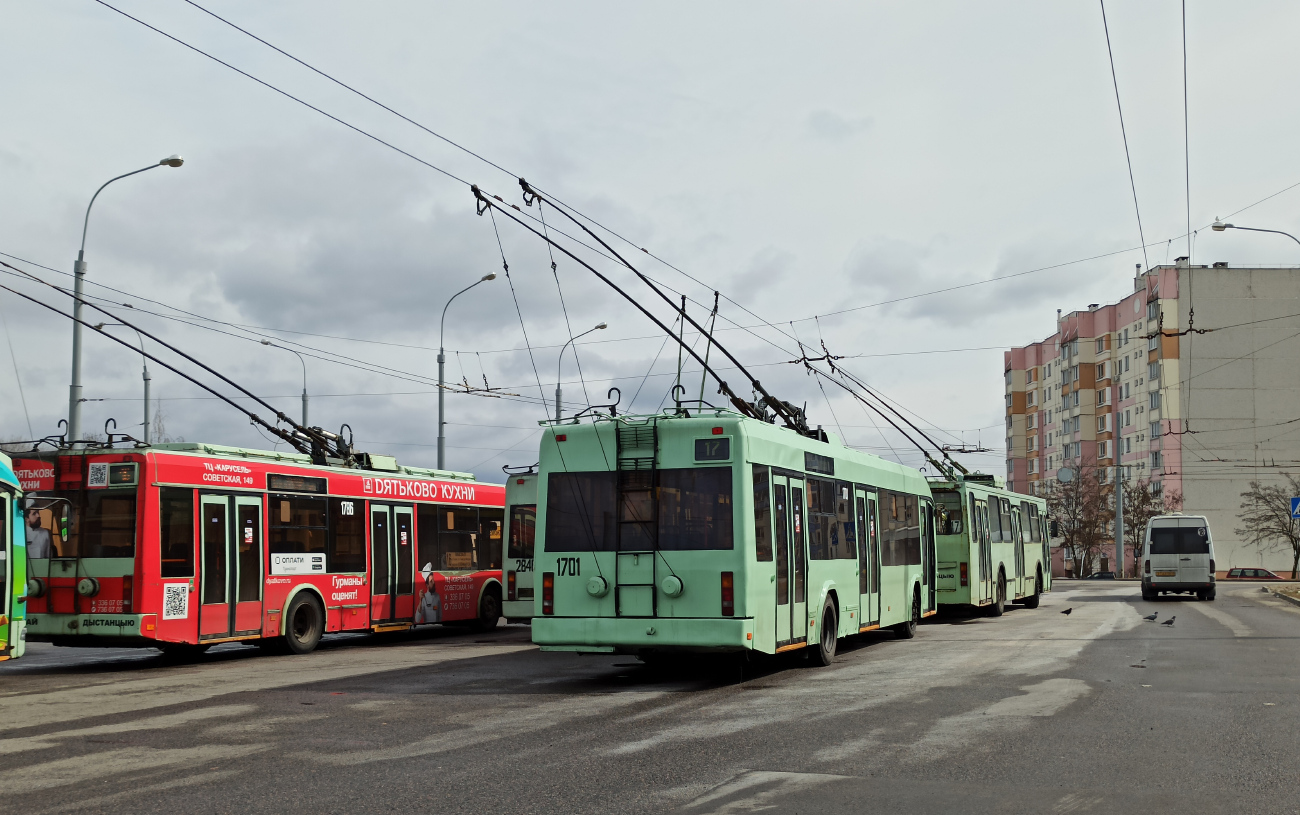 3 троллейбус гомель. Трамвай БКМ. Гомельский троллейбус. Электрический транспорт. Гомель 2022 фото.