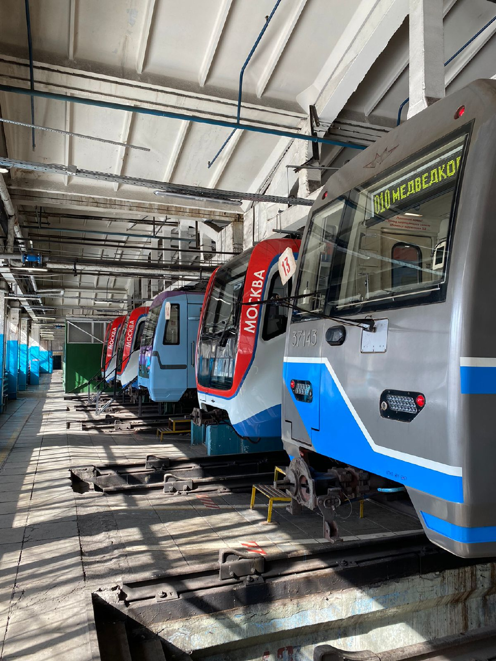 Moscow — Metro — Vehicles — Type 81-760/761 and 81-760А/761А/763А; Moscow — Metro — Vehicles — Type 81-765/766/767 «Moskva» and modifications