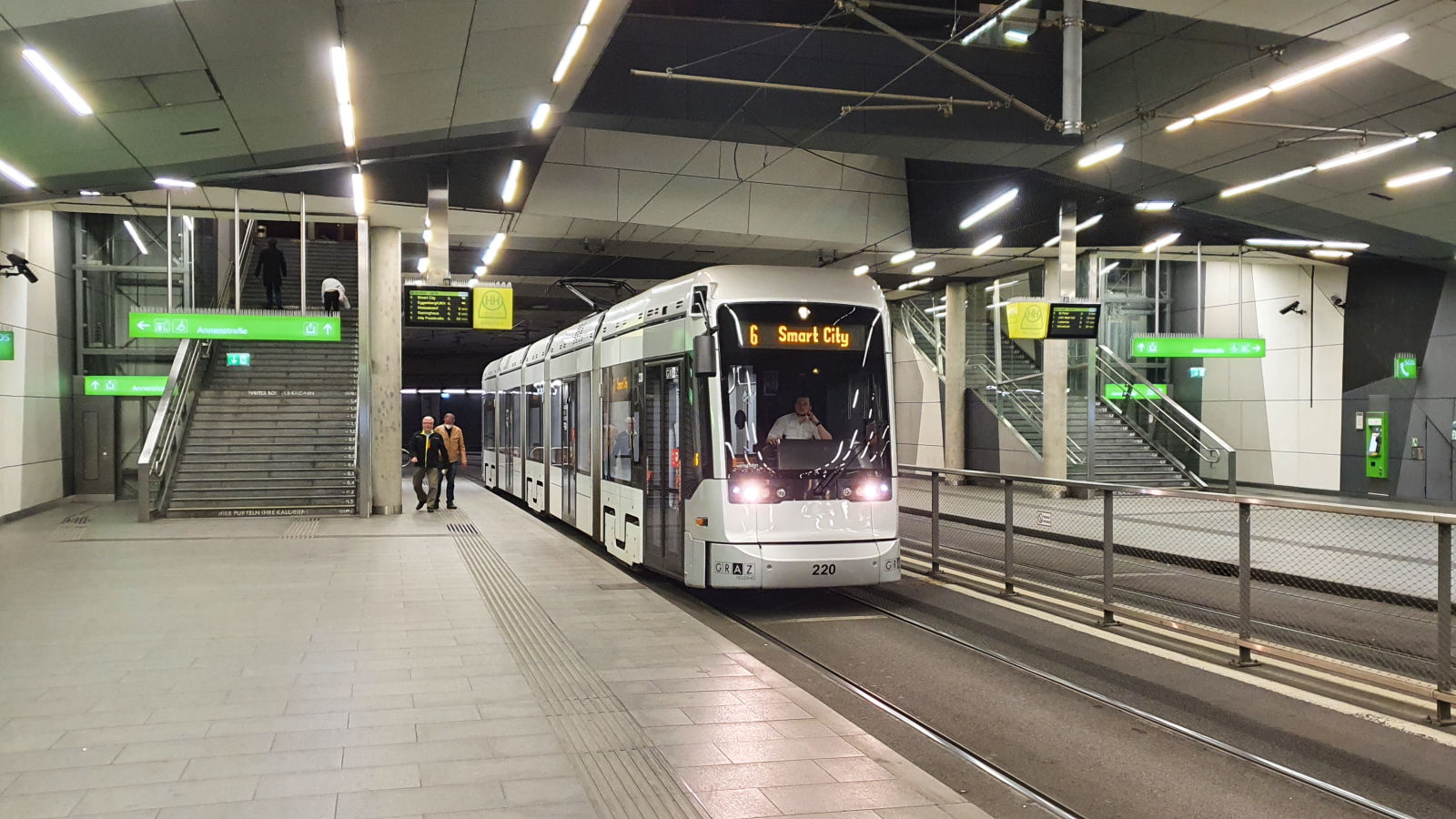 Graz, Stadler Variobahn N°. 220