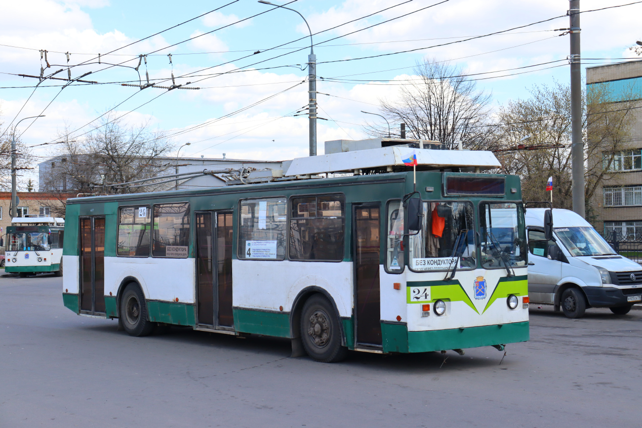 24 апреля иваново. Троллейбус ЗИУ. Подольский троллейбус. Трамвай и троллейбус. Ступица ЗИУ 682.