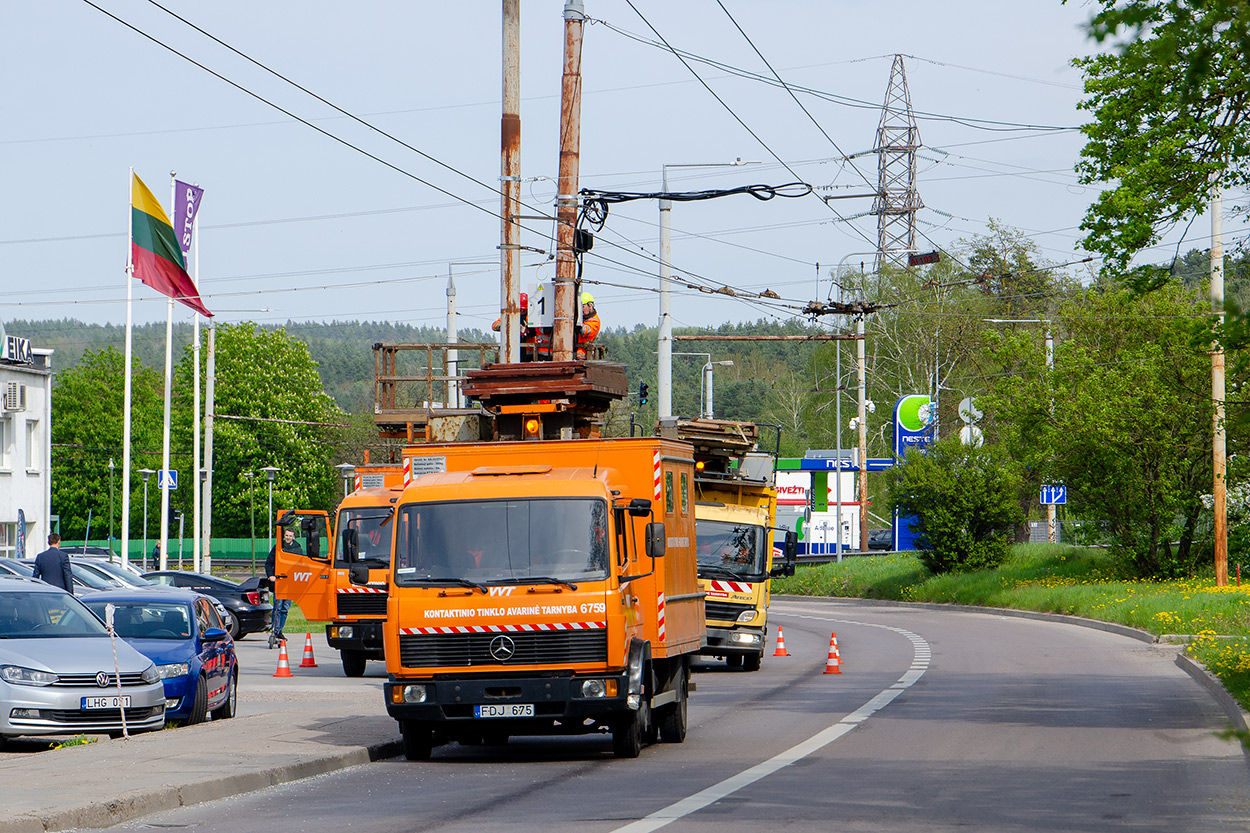 Vilnius — Trolleybus wires and infrastructure