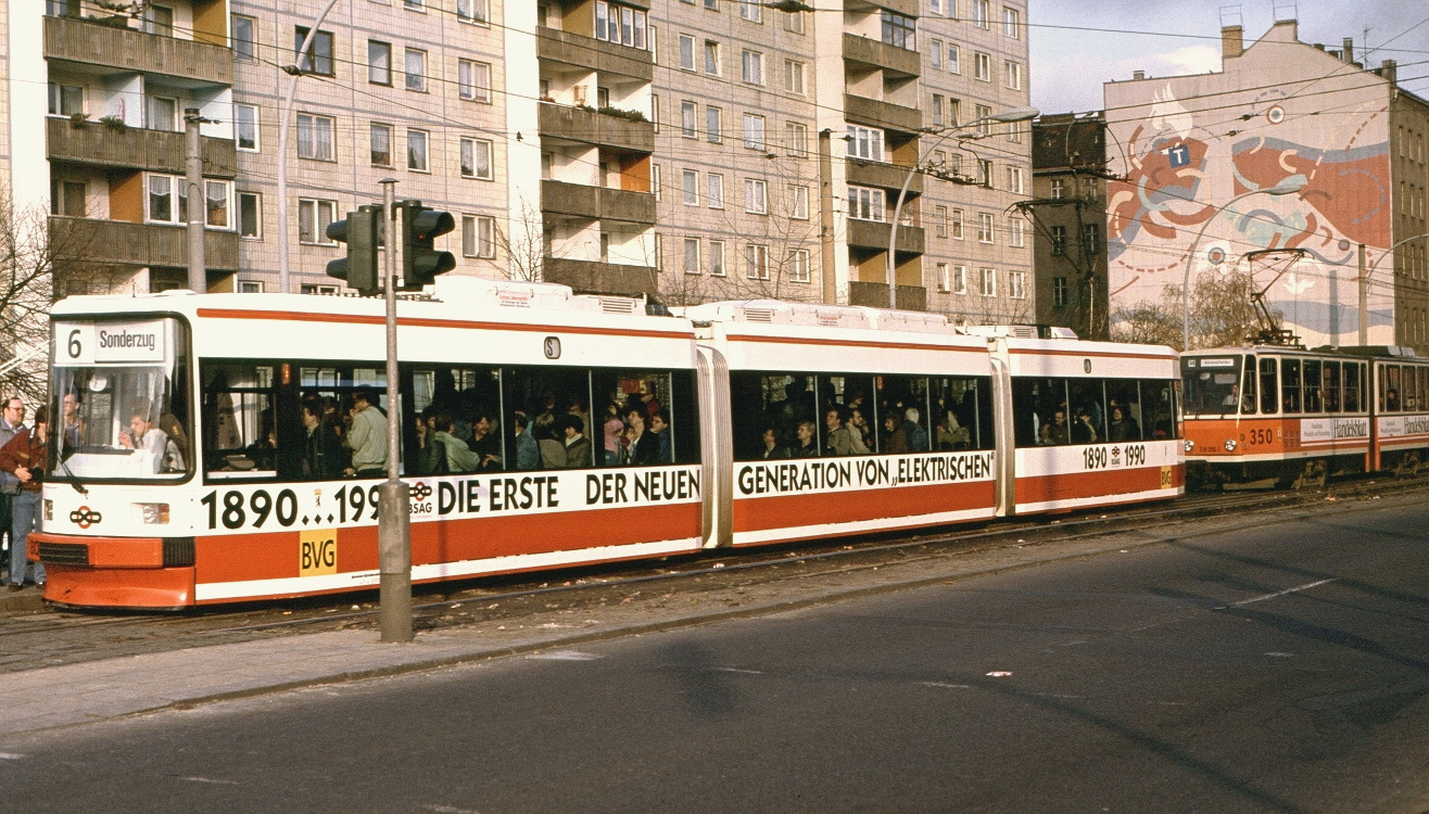 Бремен, MAN GT6N № 801; Берлин, Tatra KT4D № 219 350-7