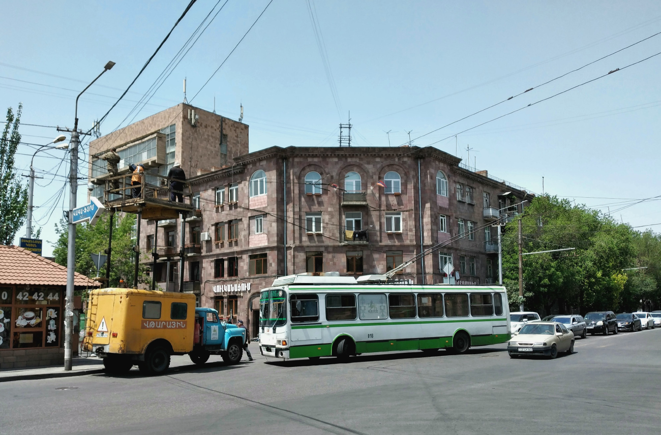 Троллейбус ереван 1976. Ереван троллейбус. Троллейбус ЛИАЗ 677. ЛИАЗ 6212 троллейбус. Троллейбус ВЗТМ.