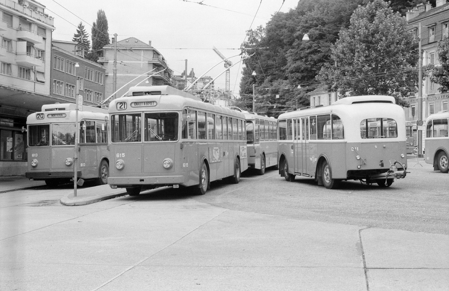 Lausanne, FBW/Eggli/MFO Tr51 Nr 615; Lausanne, Moser/Ramseier & Jenzer trailer Nr 911; Lausanne — Old photos