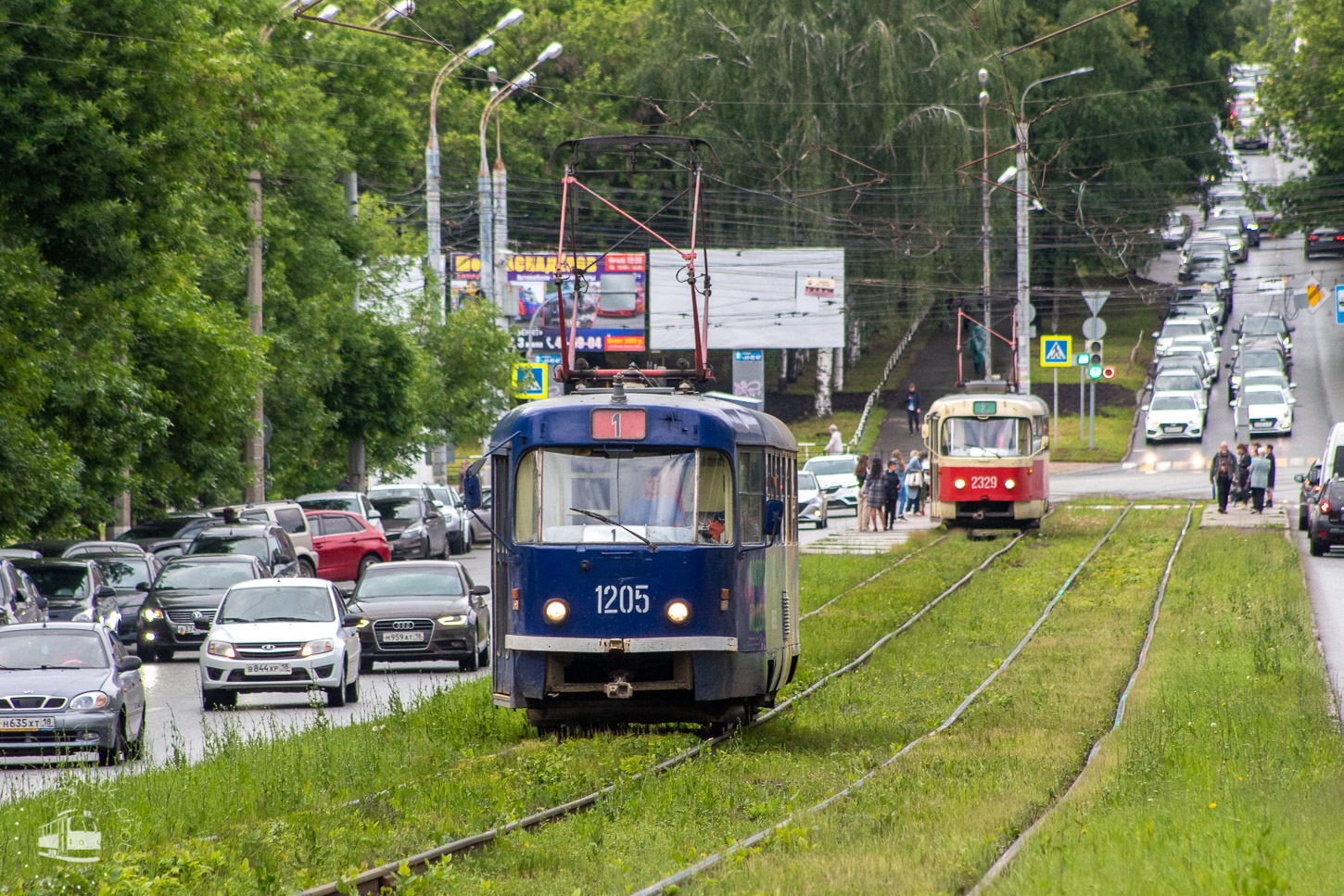 Ijevsk, Tatra T3K nr. 1205; Ijevsk, Tatra T3SU nr. 2329