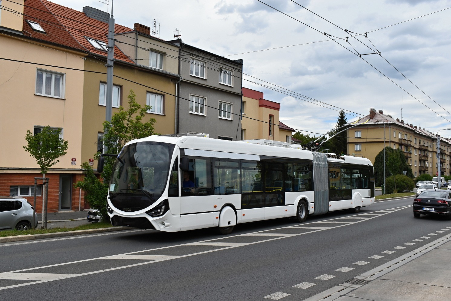 里摩, Iveco Crealis Neo 18 # 914; 皮爾森 — Nové trolejbusy a elektrobusy Škoda / New Škoda trolleybuses and electric buses