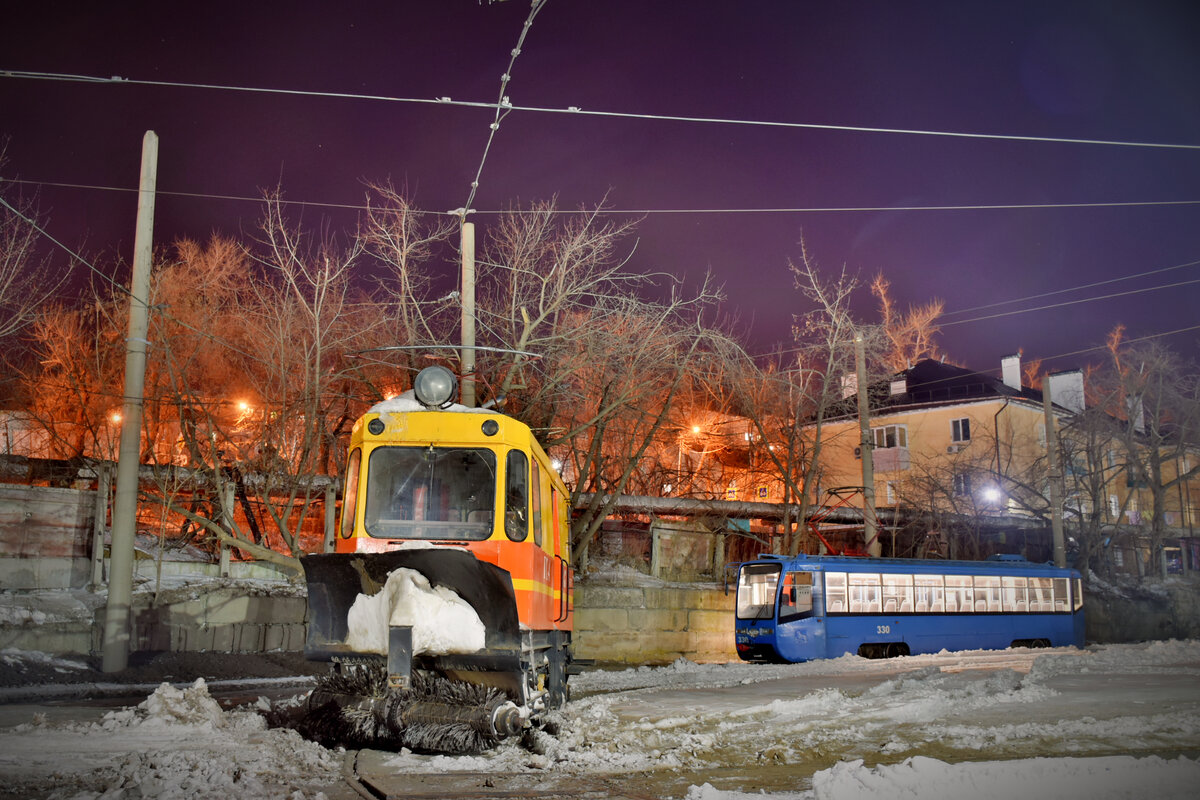 Владивосток, ГС-4 (КРТТЗ) № 47; Владивосток, 71-619К № 330