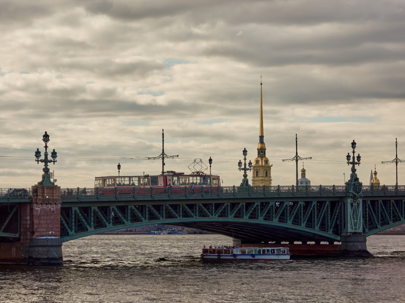 Saint-Petersburg — Bridges; Saint-Petersburg — Tram lines and infrastructure