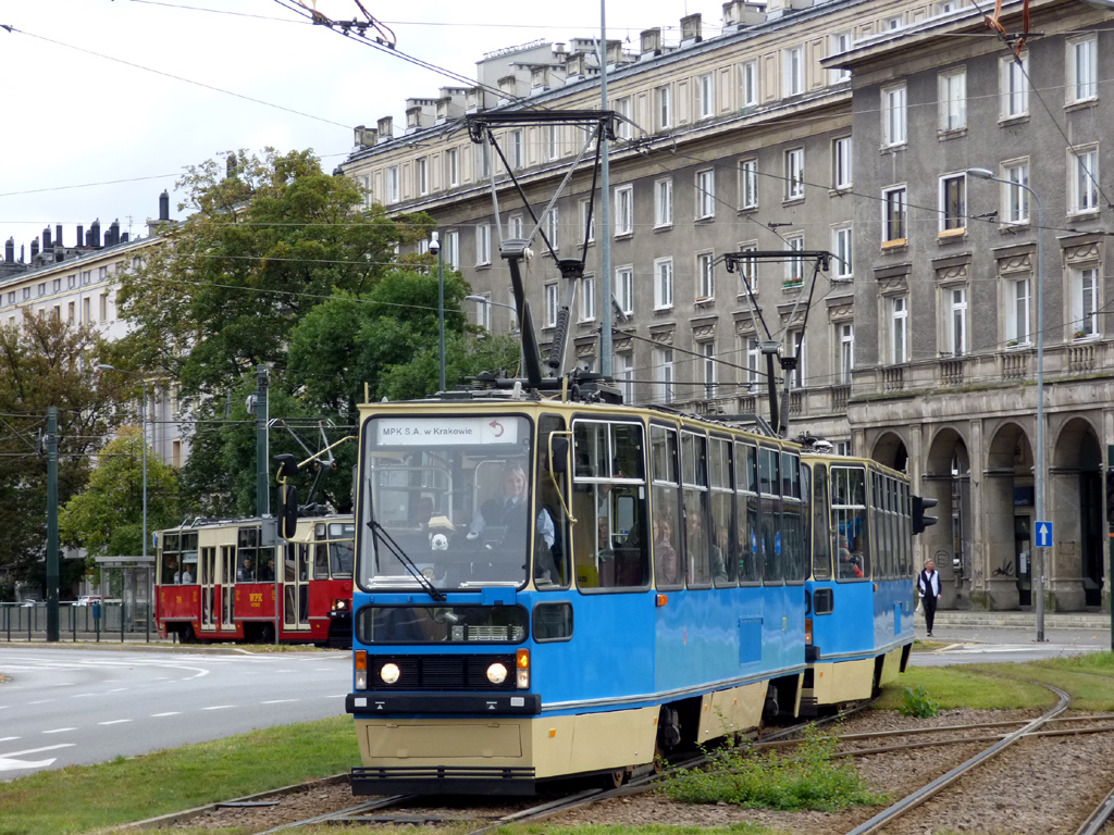 Krakau, Konstal 105N Nr. 271; Krakau — Parade of historic and contemporary trams 2022
