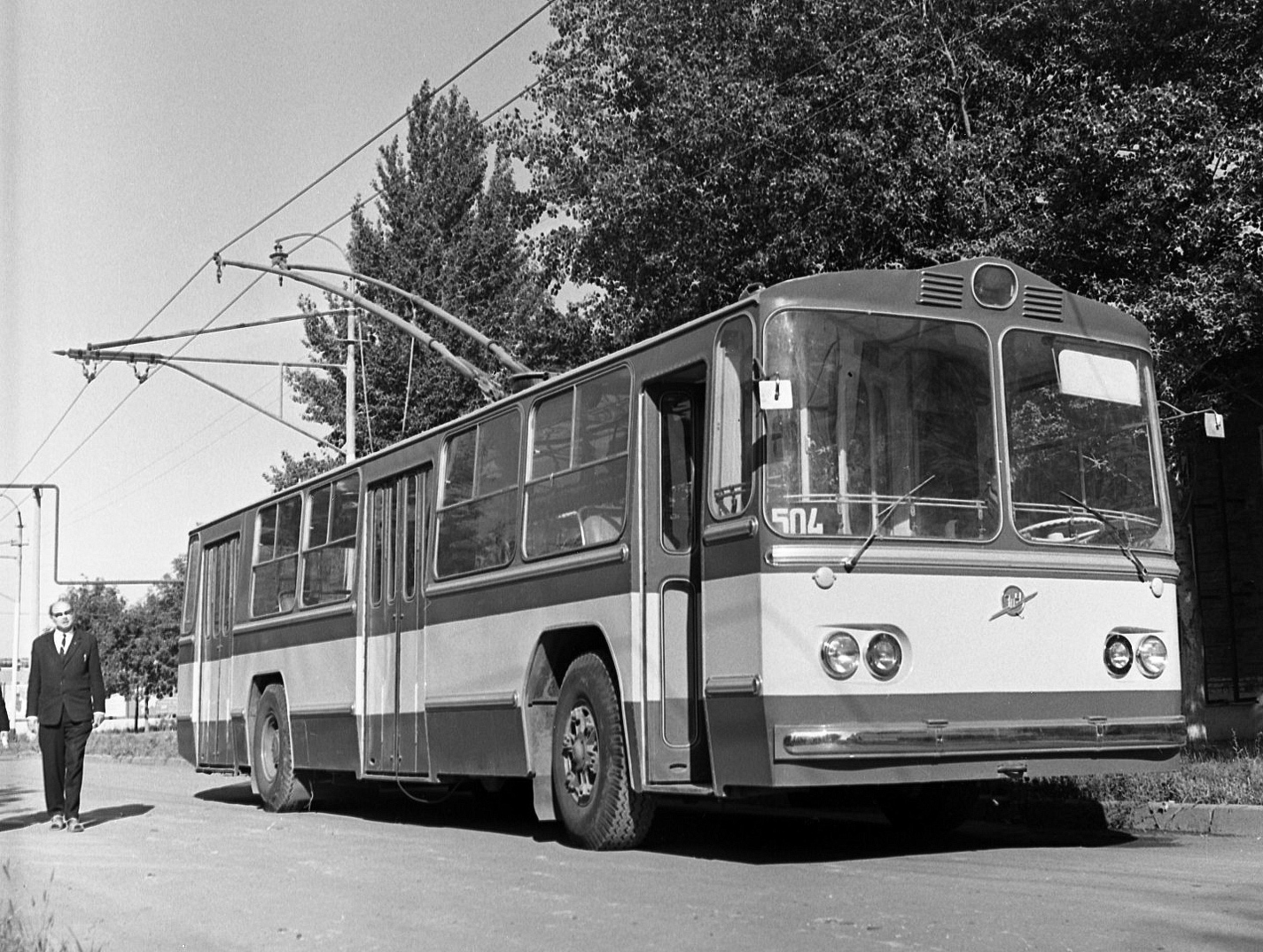 Москва, ЗиУ-9А № 5001; Энгельс — Исторические фотографии; Энгельс — Новые и опытные троллейбусы завода им. Урицкого