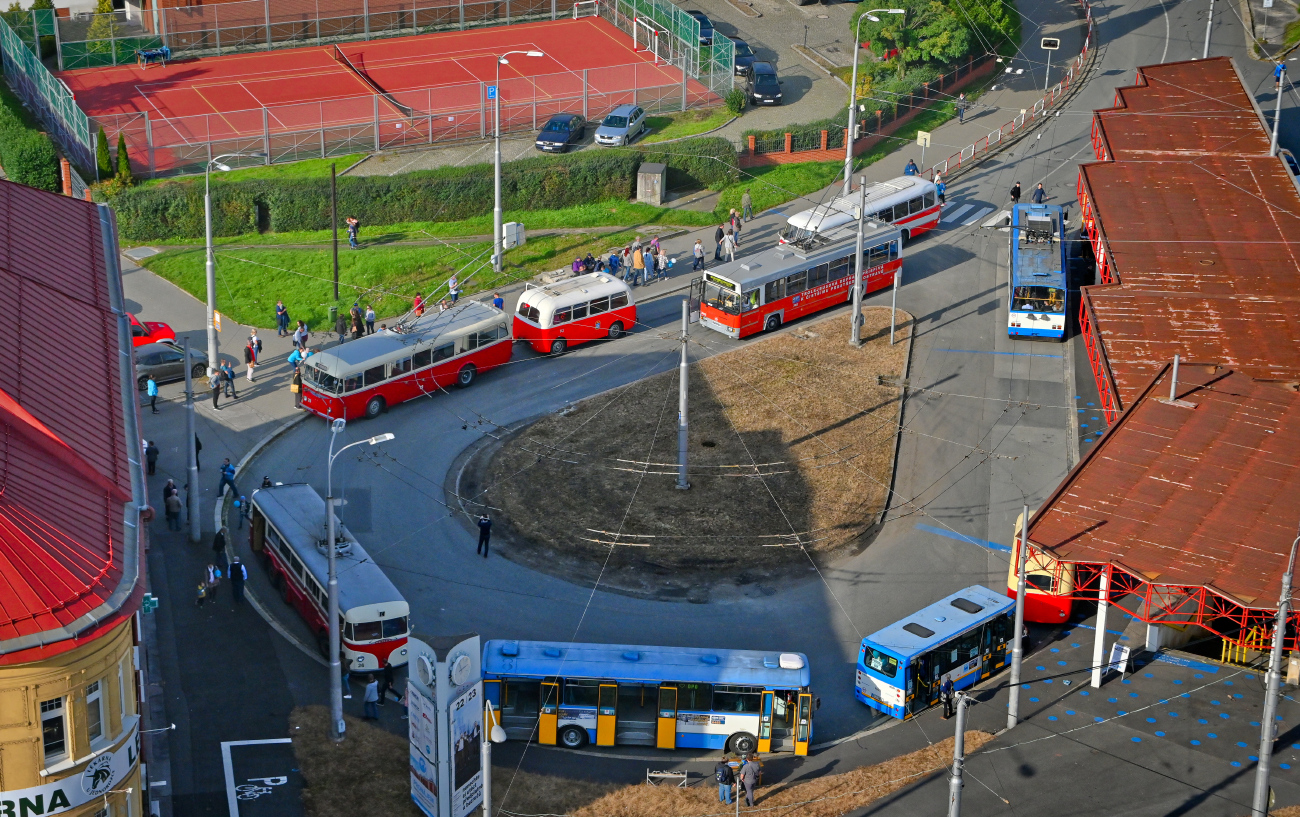 Острава, Škoda 8Tr6 № 29; Острава, Tatra T400 № 26; Острава, Škoda 17Tr № 3902; Острава, Škoda 14TrM № 3261; Острава — 70 лет троллейбуса в Остраве; Острава — Фото с Tieto Towers