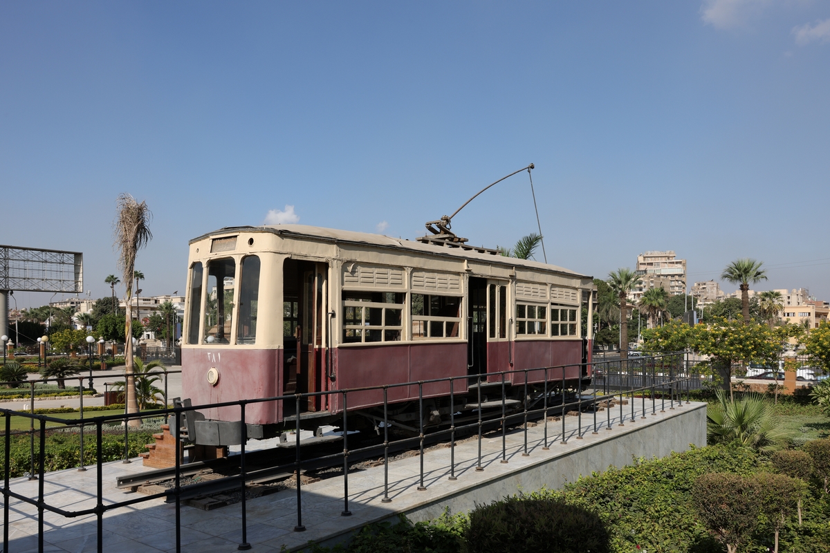 Le Caire, 2-axle motor car N°. 381; Le Caire — Tram monuments in Heliopolis