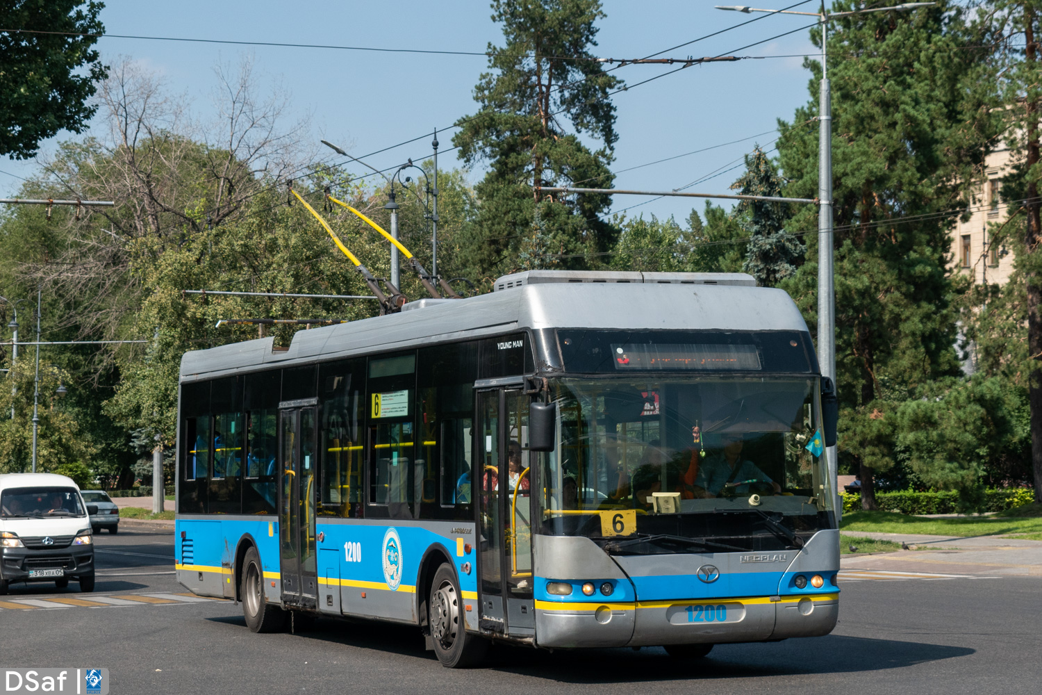 Алматы, YoungMan JNP6120GDZ (Neoplan Kazakhstan) № 1200