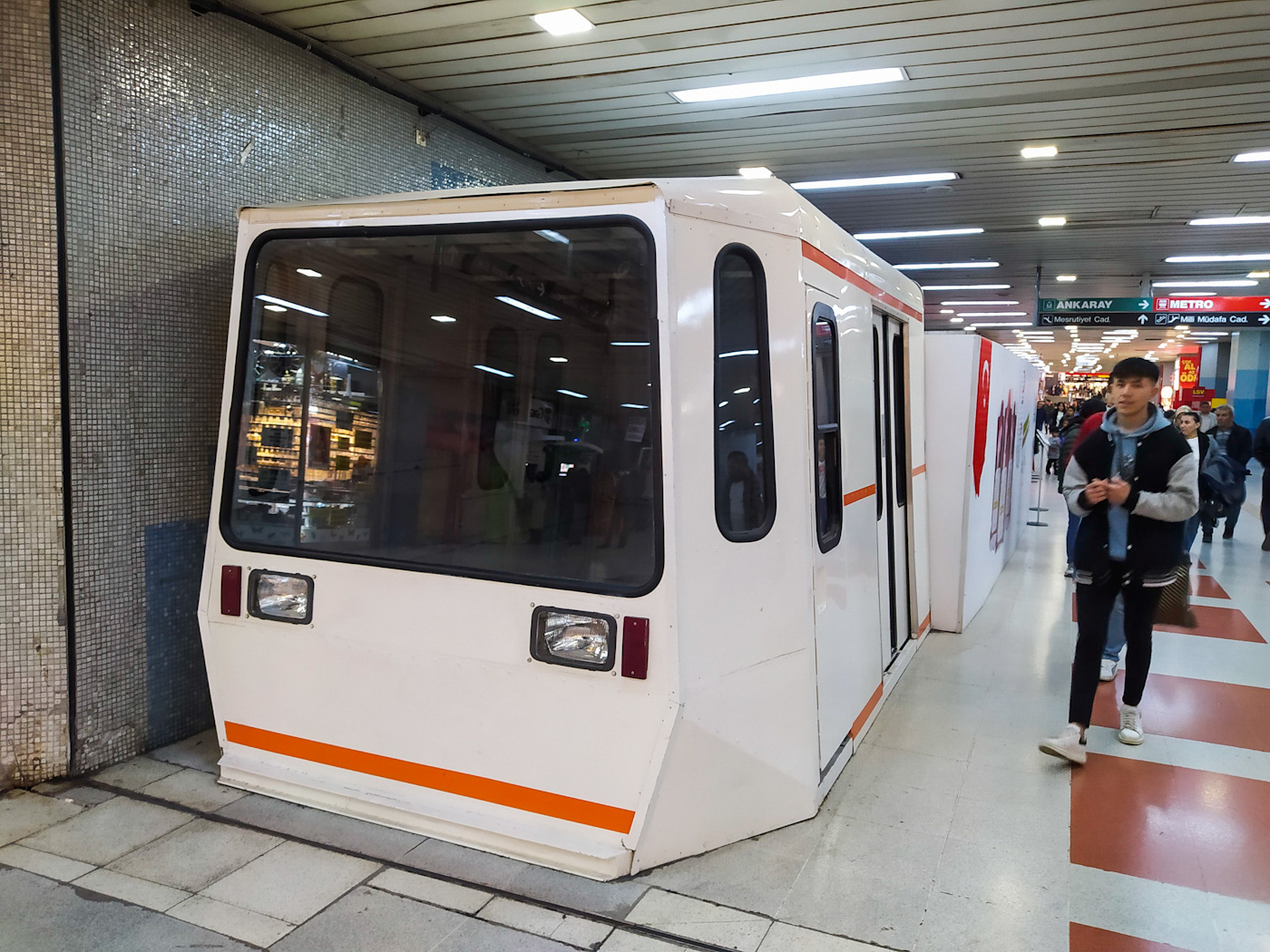 Анкара — Метрополитен — Зелёная линия (Ankaray Light Metro); Анкара — Метрополитен — Красная линия; Анкара — Метрополитен — Разные фотографии