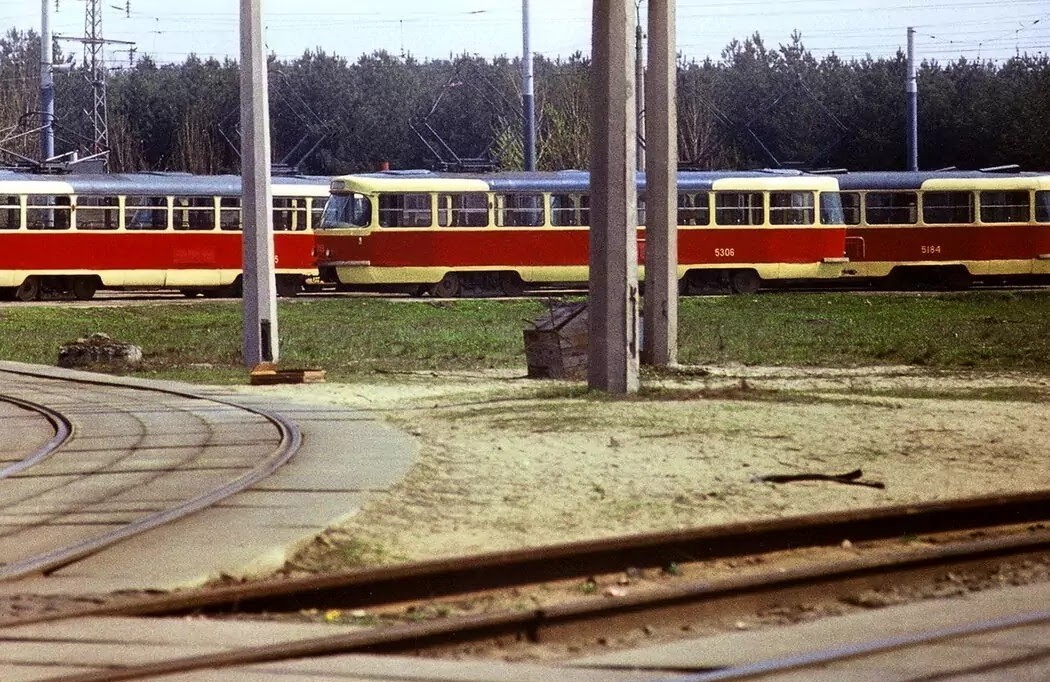 Kiev, Tatra T3SU (2-door) nr. 5306; Kiev, Tatra T3SU (2-door) nr. 5184; Kiev — Historical photos; Kiev — Tramway lines: Darnytske depot network