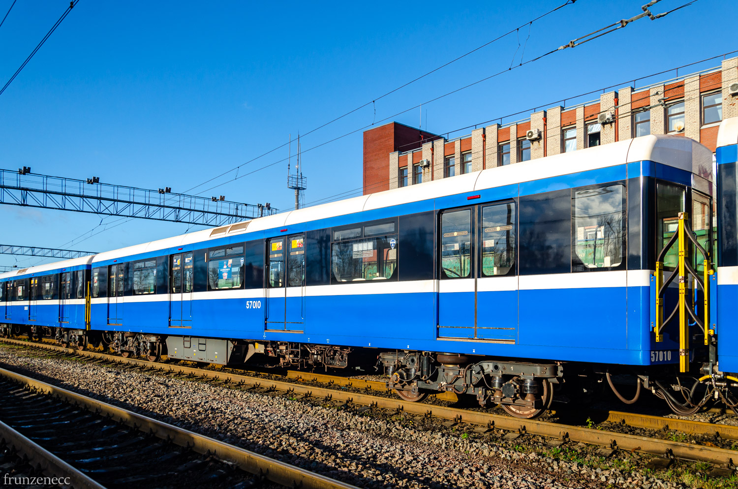 Saint-Pétersbourg, 81-557 “NeVa” N°. 57010; Saint-Pétersbourg — Metro — Transport of subway cars by railway