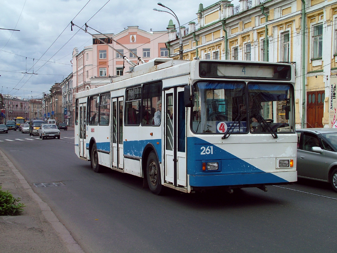 Троллейбус 6 иркутск. Троллейбус ВМЗ-5298 Иркутск. Новый троллейбус в Иркутске. Троллейбусное депо Иркутск. Трамвай и троллейбус.