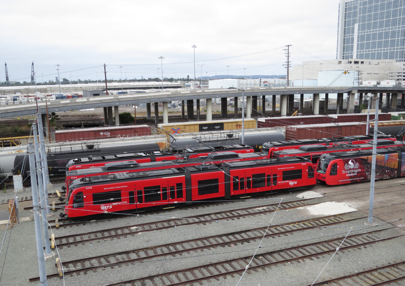 San Diego, Siemens S700 LRV № 5066; San Diego, Siemens S700 LRV № 5058; San Diego, Siemens SD100 № 2024; San Diego, Siemens SD100 № 2021; San Diego, Siemens Avanto/S70 № 3009; San Diego, Siemens Avanto/S70 № 3010; San Diego — San Diego Trolley Yard