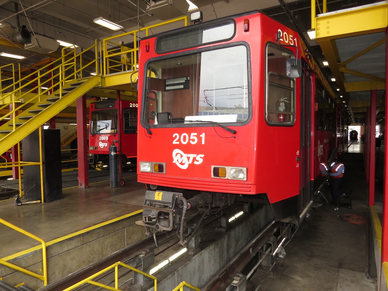 Сан-Диего, Siemens SD100 № 2051; Сан-Диего — San Diego Trolley депо